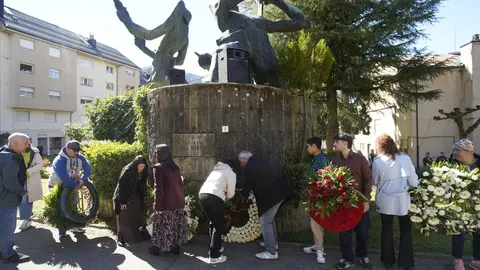 Homenaje del Ayuntamiento de Villablino (León) a los mineros fallecidos en el accidente de Cerredo (Asturias). Foto: César Sánchez.
