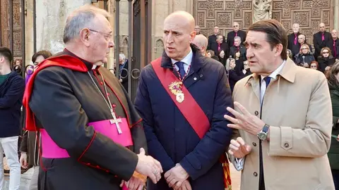 Acto del Perdón mediante el indulto a una presa en el transcurso de la Procesión del Perdón, organizada por la Cofradía del Santo Cristo del Perdón. Foto: Campillo.