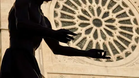 Acto del Perdón mediante el indulto a una presa en el transcurso de la Procesión del Perdón, organizada por la Cofradía del Santo Cristo del Perdón. Foto: Campillo.