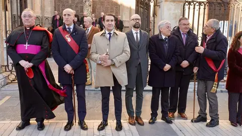 Acto del Perdón mediante el indulto a una presa en el transcurso de la Procesión del Perdón, organizada por la Cofradía del Santo Cristo del Perdón. Foto: Campillo.