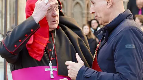 Acto del Perdón mediante el indulto a una presa en el transcurso de la Procesión del Perdón, organizada por la Cofradía del Santo Cristo del Perdón. Foto: Campillo.