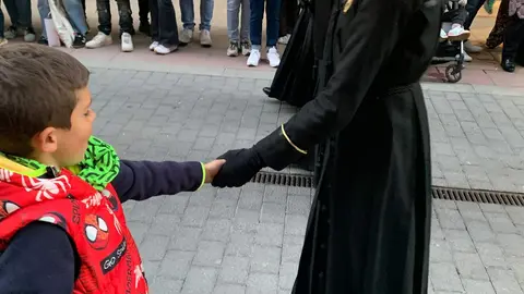 San Juan Evangelista, Nuestra Señora de las Lágrimas, la Virgen de las Angustias y la Virgen de la Soledad recorren las calles del Martes Santo con recogimiento y cercanía. Fotos: A.F. Reca.