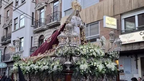 San Juan Evangelista, Nuestra Señora de las Lágrimas, la Virgen de las Angustias y la Virgen de la Soledad recorren las calles del Martes Santo con recogimiento y cercanía.