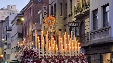 San Juan Evangelista, Nuestra Señora de las Lágrimas, la Virgen de las Angustias y la Virgen de la Soledad recorren las calles del Martes Santo con recogimiento y cercanía.