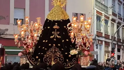 San Juan Evangelista, Nuestra Señora de las Lágrimas, la Virgen de las Angustias y la Virgen de la Soledad recorren las calles del Martes Santo con recogimiento y cercanía.