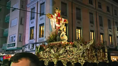 San Juan Evangelista, Nuestra Señora de las Lágrimas, la Virgen de las Angustias y la Virgen de la Soledad recorren las calles del Martes Santo con recogimiento y cercanía.