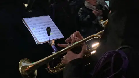 San Juan Evangelista, Nuestra Señora de las Lágrimas, la Virgen de las Angustias y la Virgen de la Soledad recorren las calles del Martes Santo con recogimiento y cercanía. Fotos: A.F. Reca.