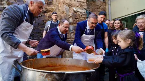 La Cofradía Nuestra Señora de las Angustias y Soledad de La Bañeza organiza la procesión del Santo Potajero, declarada de Interés Turístico Provincial. Foto: Campillo.