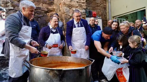 La Cofradía Nuestra Señora de las Angustias y Soledad de La Bañeza organiza la procesión del Santo Potajero, declarada de Interés Turístico Provincial. Foto: Campillo.