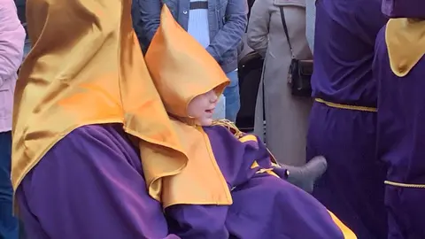 El paso de 'Jesús del Vía Crucis' y el canto del coro en San Isidoro ofrecieron uno de los momentos más emotivos del Miércoles Santo leonés. Foto: A.F. Reca.