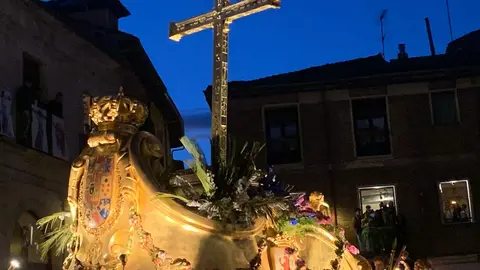 La cofradía centenaria de Minerva y Vera Cruz recorre León con siete de sus trece pasos en la cita central del Miércoles Santo. Foto: A.F.Reca.