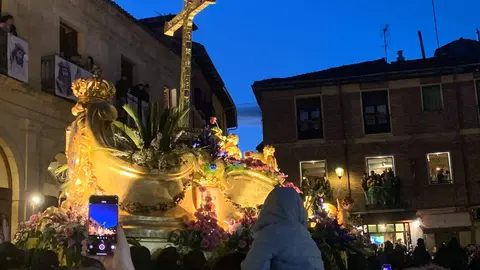 La cofradía centenaria de Minerva y Vera Cruz recorre León con siete de sus trece pasos en la cita central del Miércoles Santo. Foto: A.F. Reca.