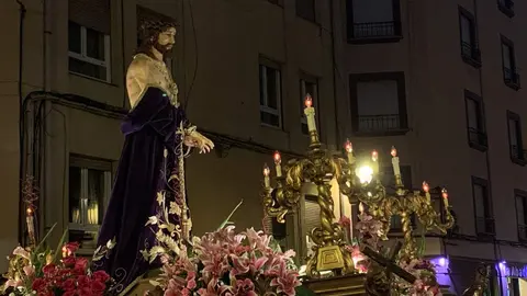 La cofradía centenaria de Minerva y Vera Cruz recorre León con siete de sus trece pasos en la cita central del Miércoles Santo. Foto: A.F. Reca.
