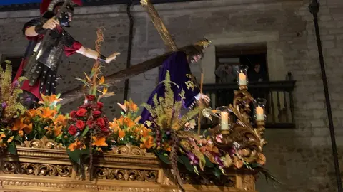 La cofradía centenaria de Minerva y Vera Cruz recorre León con siete de sus trece pasos en la cita central del Miércoles Santo. Foto: A.F. Reca.