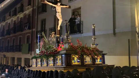 La cofradía centenaria de Minerva y Vera Cruz recorre León con siete de sus trece pasos en la cita central del Miércoles Santo. Foto: A.F. Reca.