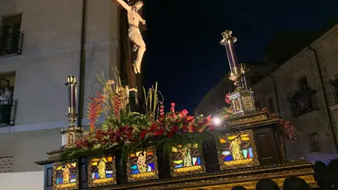 La cofradía centenaria de Minerva y Vera Cruz recorre León con siete de sus trece pasos en la cita central del Miércoles Santo. Foto: A.F. Reca.
