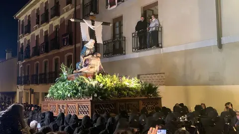 La cofradía centenaria de Minerva y Vera Cruz recorre León con siete de sus trece pasos en la cita central del Miércoles Santo. Foto: A.F. Reca.