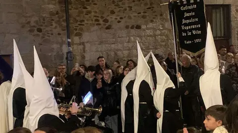 La cofradía centenaria de Minerva y Vera Cruz recorre León con siete de sus trece pasos en la cita central del Miércoles Santo. Foto: A.F. Reca.