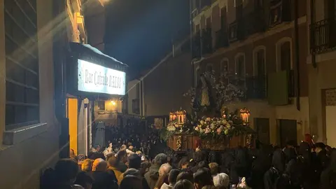 La cofradía centenaria de Minerva y Vera Cruz recorre León con siete de sus trece pasos en la cita central del Miércoles Santo. Foto: A.F. Reca.