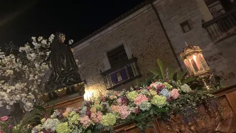 La cofradía centenaria de Minerva y Vera Cruz recorre León con siete de sus trece pasos en la cita central del Miércoles Santo. Foto: A.F. Reca.