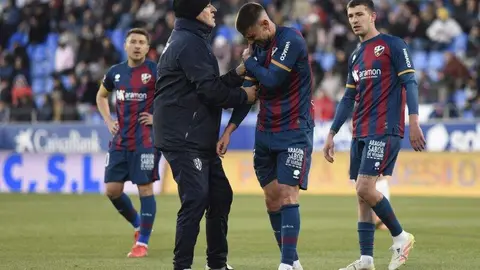 La Cultural empata en Huesca y sigue sin encontrar el aire. Un gol en propia puerta frena a los leoneses, que siguen lejos de la salvación.