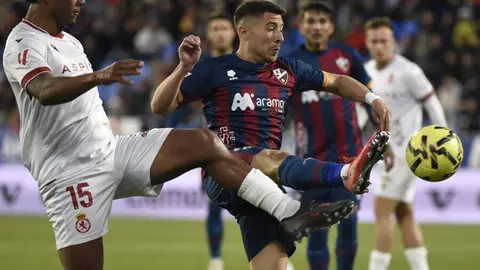 La Cultural empata en Huesca y sigue sin encontrar el aire. Un gol en propia puerta frena a los leoneses, que siguen lejos de la salvación.