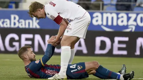 La Cultural empata en Huesca y sigue sin encontrar el aire. Un gol en propia puerta frena a los leoneses, que siguen lejos de la salvación.