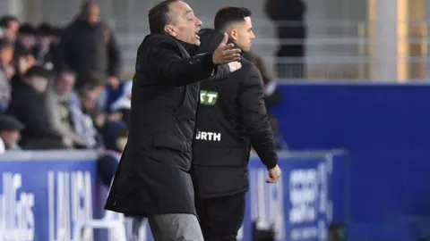 La Cultural empata en Huesca y sigue sin encontrar el aire. Un gol en propia puerta frena a los leoneses, que siguen lejos de la salvación.