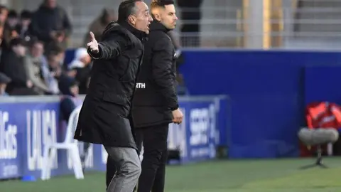 La Cultural empata en Huesca y sigue sin encontrar el aire. Un gol en propia puerta frena a los leoneses, que siguen lejos de la salvación.