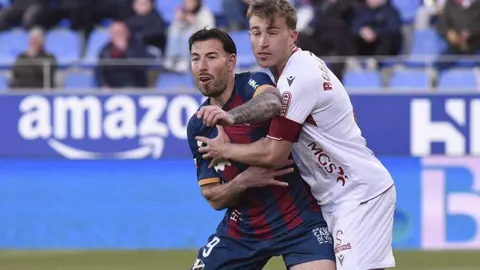 La Cultural empata en Huesca y sigue sin encontrar el aire. Un gol en propia puerta frena a los leoneses, que siguen lejos de la salvación.