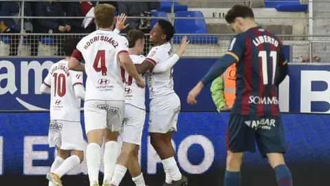 La Cultural empata en Huesca y sigue sin encontrar el aire. Un gol en propia puerta frena a los leoneses, que siguen lejos de la salvación.