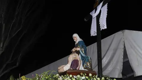 La cofradía centenaria de Minerva y Vera Cruz recorre León con siete de sus trece pasos en la cita central del Miércoles Santo. Foto: Isaac Llamazares.