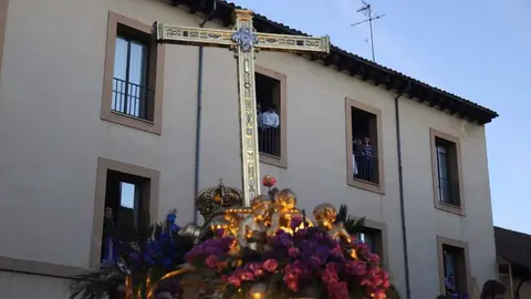 La cofradía centenaria de Minerva y Vera Cruz recorre León con siete de sus trece pasos en la cita central del Miércoles Santo. Foto: Isaac Llamazares.