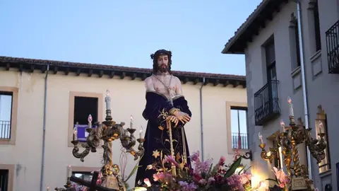 La cofradía centenaria de Minerva y Vera Cruz recorre León con siete de sus trece pasos en la cita central del Miércoles Santo. Foto: Isaac Llamazares.