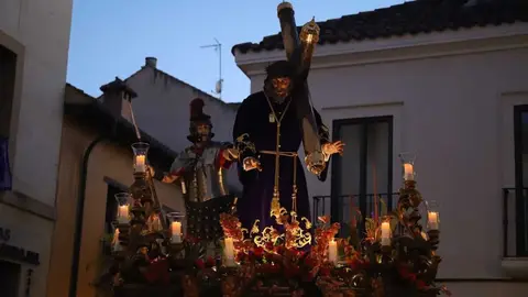La cofradía centenaria de Minerva y Vera Cruz recorre León con siete de sus trece pasos en la cita central del Miércoles Santo. Foto: Isaac Llamazares.