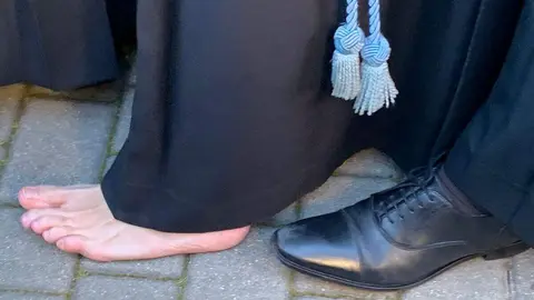La procesión del barrio de San Claudio recorre la ciudad bajo un sol radiante y eleva al 'Moreno' en una Plaza de Regla abarrotada, renovando el mensaje de esperanza y felicidad. Foto: A.F. Reca.