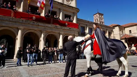 Celebración del pregón a caballo organizado por la Cofradía de las Siete Palabras de Jesús en la Cruz. Foto: Campillo.