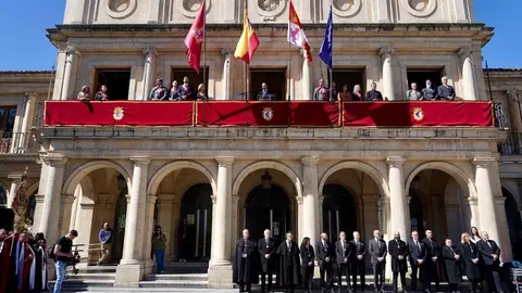 Celebración del pregón a caballo organizado por la Cofradía de las Siete Palabras de Jesús en la Cruz. Foto: Campillo.