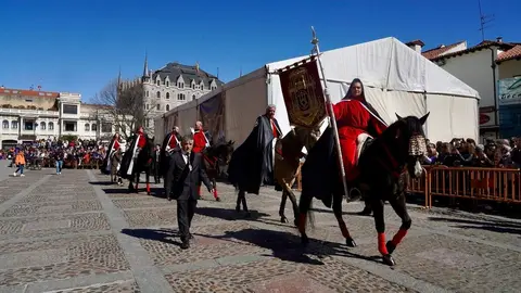 Celebración del pregón a caballo organizado por la Cofradía de las Siete Palabras de Jesús en la Cruz. Foto: Campillo.
