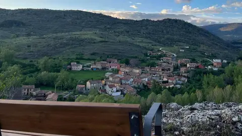 En Oceja de Valdellorma, la conocida Senda del Mamut ha evolucionado desde su inicio en 2022 como proyecto vecinal hasta convertirse en “una de las propuestas de naturaleza más singulares del entorno”, según sus organizadores.