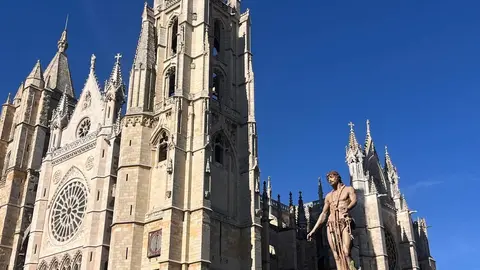 El Gran Poder emociona a León con su solemne Procesión de la Despedida. Foto: Laliena.