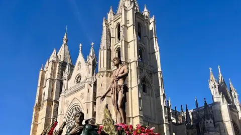 El Gran Poder emociona a León con su solemne Procesión de la Despedida. Foto: Laliena.