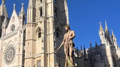 El Gran Poder emociona a León con su solemne Procesión de la Despedida. Foto: Laliena.