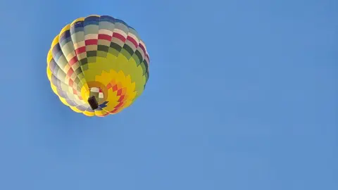 El Encuentro vuelve a latir en León con emoción y fervor popular. La Plaza Mayor se llena en una mañana radiante donde tradición, música y devoción se funden en uno de los momentos más intensos de la Semana Santa leonesa. Fotos: Carlos Calvo