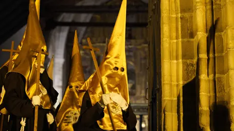 Procesión de la Santísima Virgen de los Dolores y Verónica de Villafranca del Bierzo. Foto: César Sánchez.