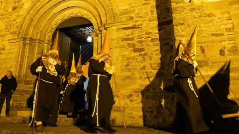 Procesión de la Santísima Virgen de los Dolores y Verónica de Villafranca del Bierzo. Foto: César Sánchez.