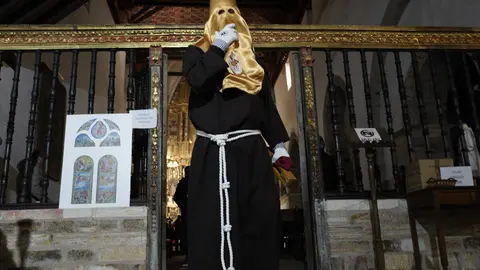 Procesión de la Santísima Virgen de los Dolores y Verónica de Villafranca del Bierzo. Foto: César Sánchez.