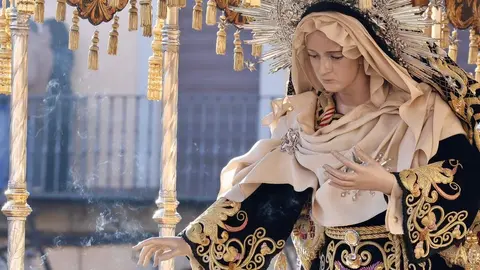 Celebración del acto de ‘El Encuentro’ en el transcurso de la Procesión de los Pasos de la Cofradía del Dulce Nombre de Jesús Nazareno de la Semana Santa de León. Foto: Campillo.