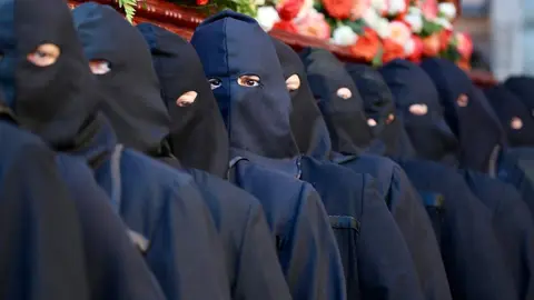 Celebración del acto de ‘El Encuentro’ en el transcurso de la Procesión de los Pasos de la Cofradía del Dulce Nombre de Jesús Nazareno de la Semana Santa de León. Foto: Campillo