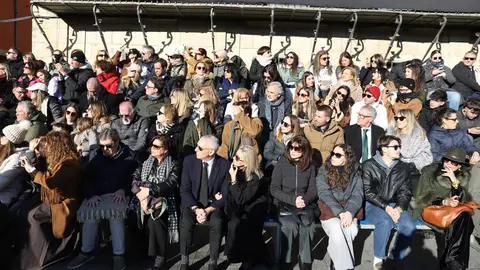 El fotógrafo leonés Isaac Llamazares plasma la celebración del acto de 'El Encuentro' en el transcurso de la Procesión de los Pasos de la Cofradía del Dulce Nombre de Jesús Nazareno de la Semana Santa de León.